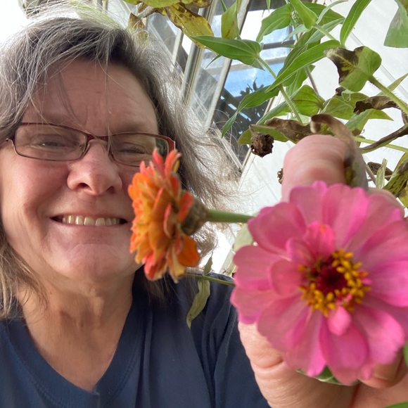 Meet your Posher, Melissa - Picture 2 of 4